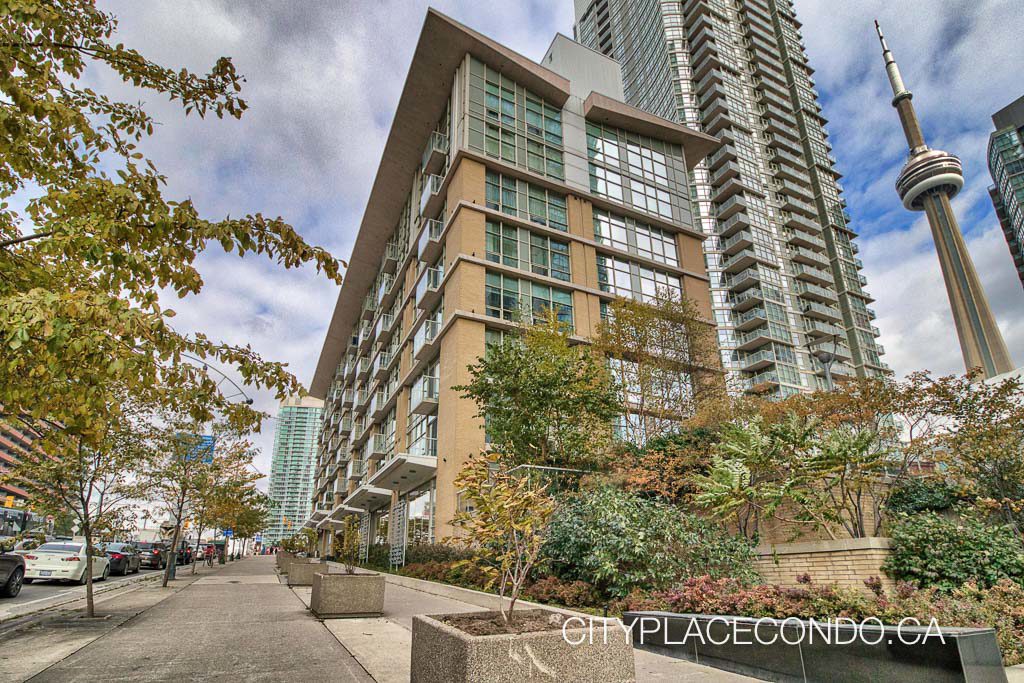 9 Spadina Ave is a mid-rise boutique condo bordering on Spadina Ave